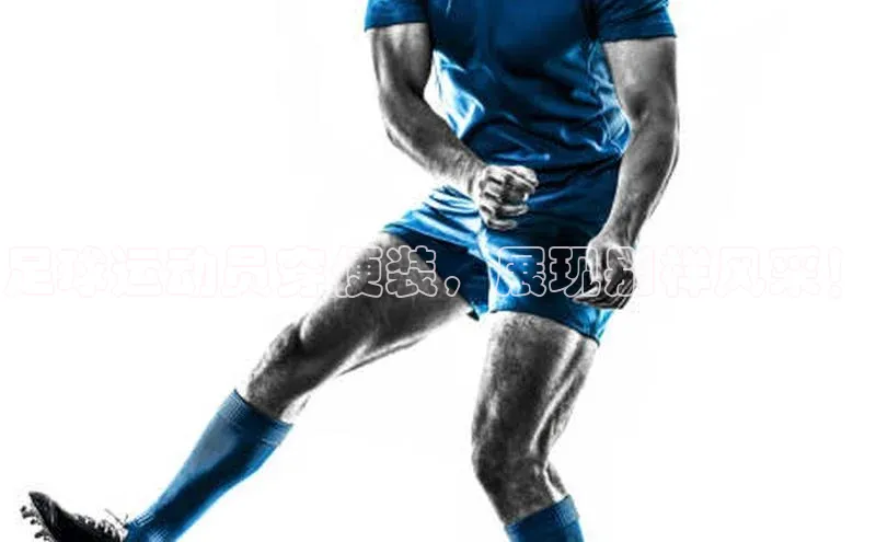 人人体育58同城足球运动员穿便装，展现别样风采！